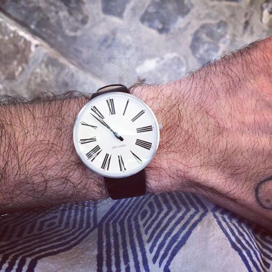Klassisk klocka med romerska siffror - Arne Jacobsen Roman ...