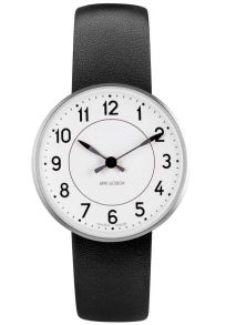 Visare med attityd och ett svart läderarmband - Arne Jacobsen Station Swiss Made Limited Edition 57401-161
