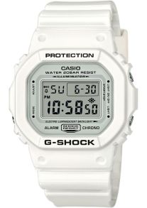Vitt digitalur med multialarm - Casio G-Shock DW-5600MW-7ER