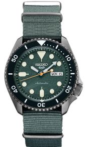 Automatiskt urverk och väldigt grön, med nylonarmband - Seiko 5 Sports Sense Style Automatic SRPD77K1